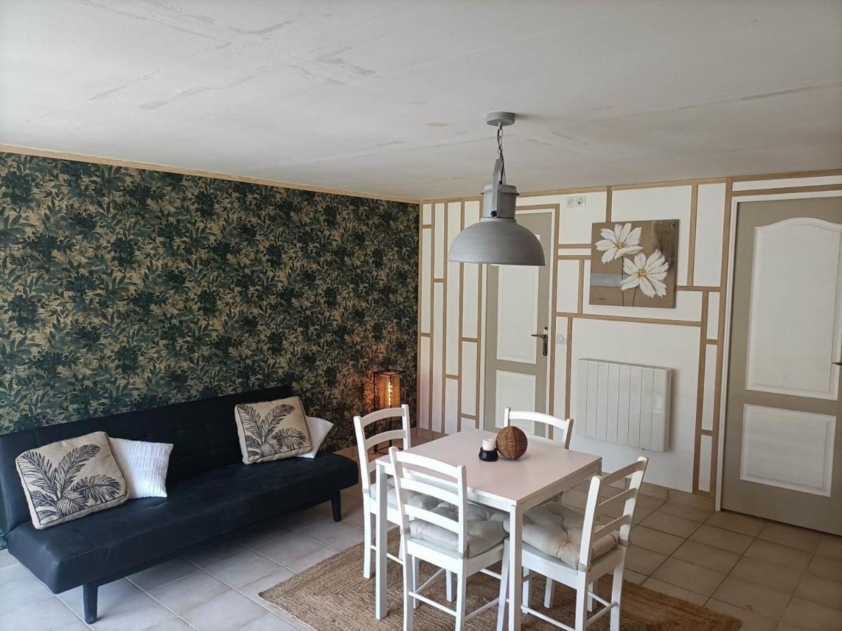Le Moulin De Benneville Chambres D'Hotes, Petit Dejeuner Compris Cahagnes Eksteriør billede